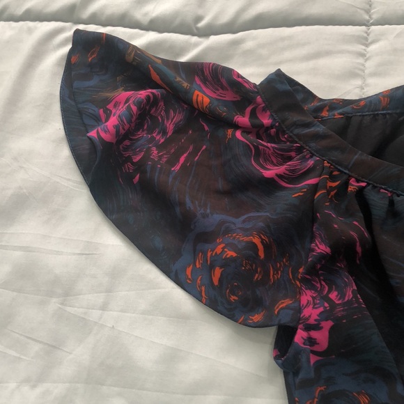 Beautiful H&M dress knee length. - Picture 3 of 4